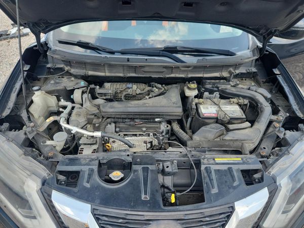 2018 NISSAN ROGUE — Engine bay