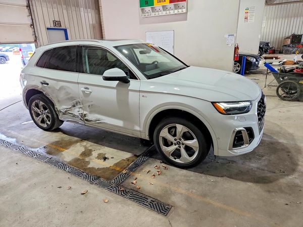 2023 AUDI Q5 S Line quattro Prestige