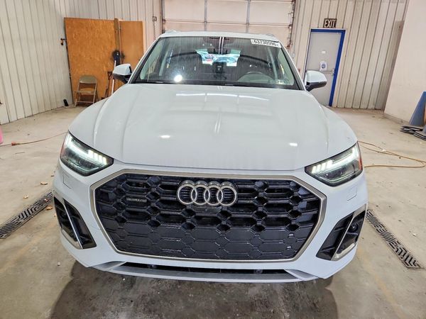 2023 AUDI Q5 S Line quattro Prestige
