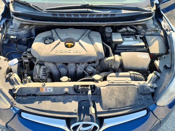 2014 HYUNDAI ELANTRA GLS (Middle) — Engine bay