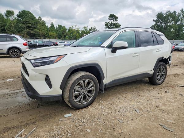 2022 TOYOTA RAV4 XLE Premium
