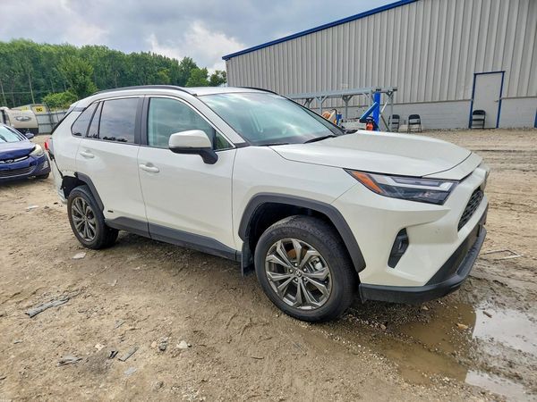 2022 TOYOTA RAV4 XLE Premium