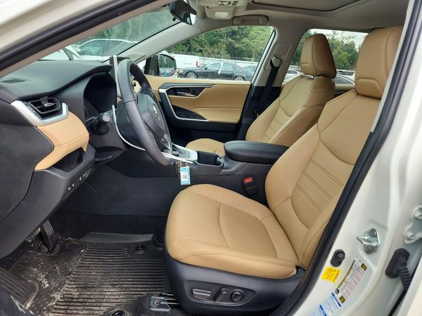 2022 TOYOTA RAV4 XLE Premium