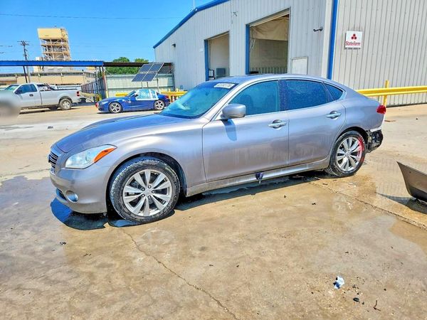 2013 INFINITI M37 — Front 3/4