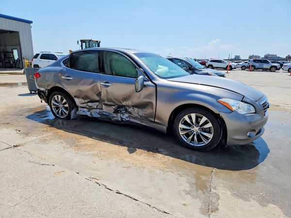 2013 INFINITI M37 — Passenger 3/4