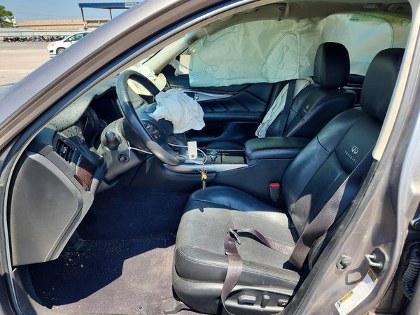 2013 INFINITI M37 — DENT