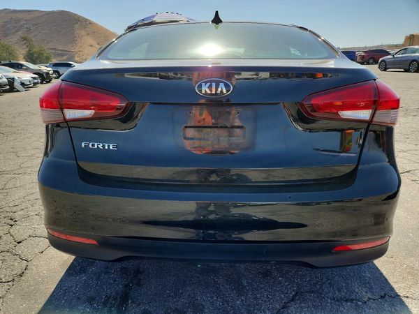 2018 KIA FORTE LX Base