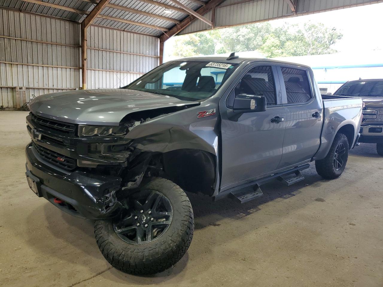 2019 CHEVROLET SILVERADO Trail Boss - LT — Front 3/4