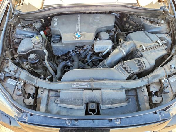 2015 BMW X1 xDrive28i — Engine bay