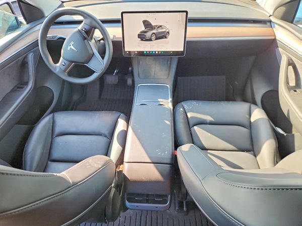 2024 TESLA MODEL Y