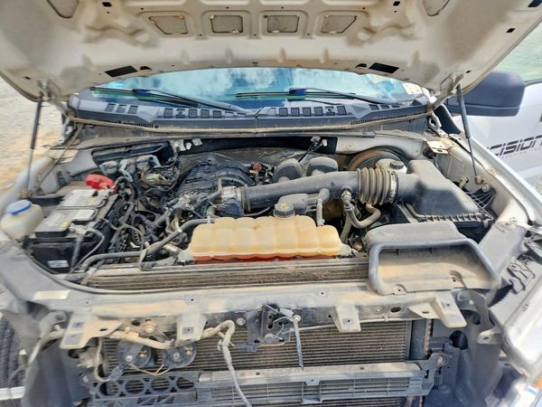 2019 FORD F150 — Engine bay
