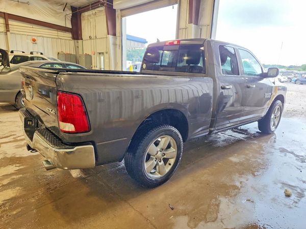 2015 RAM 1500 SLT