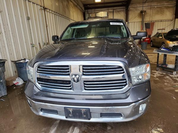 2015 RAM 1500 SLT