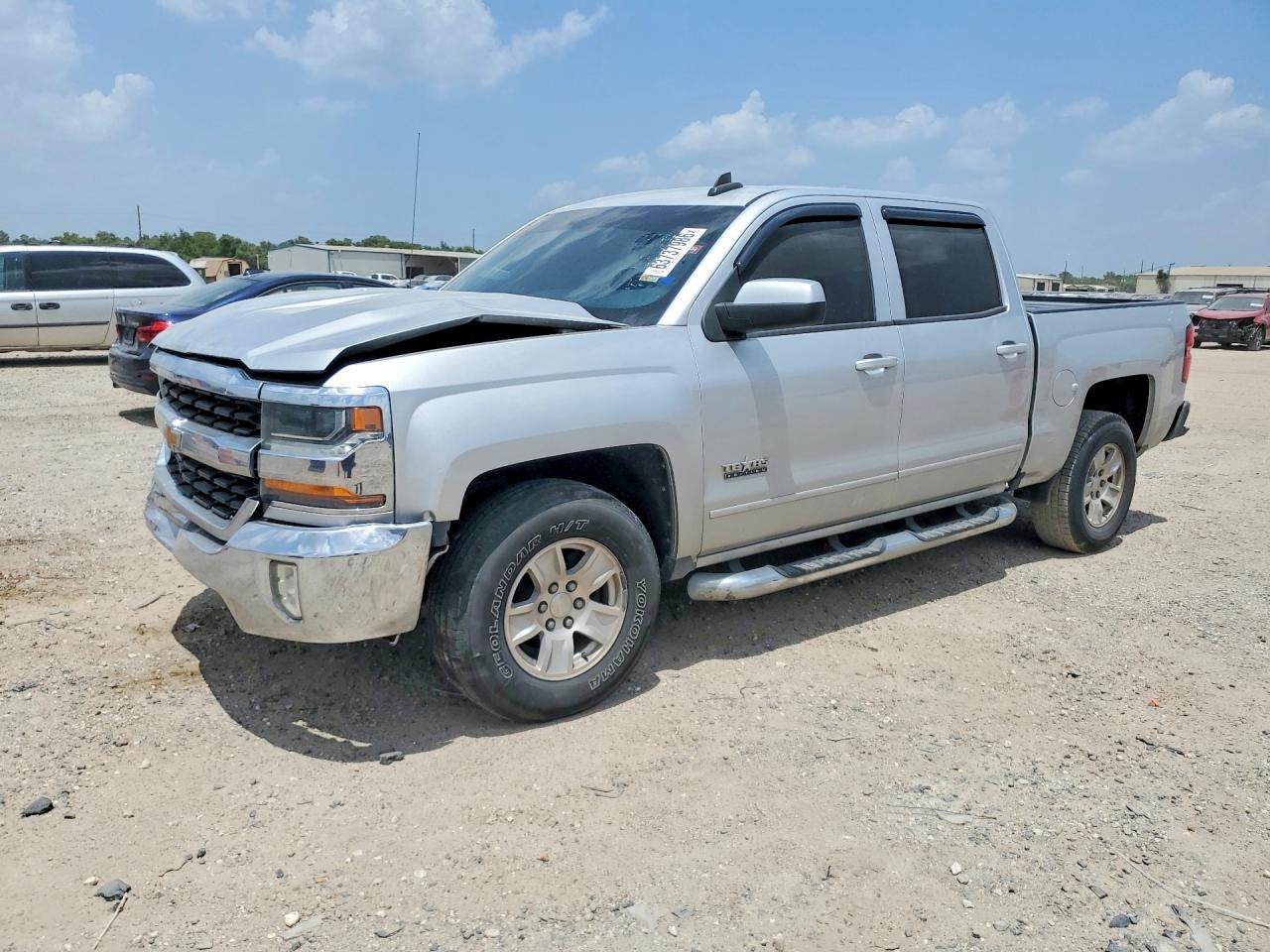 2017 CHEVROLET SILVERADO LT — Front 3/4