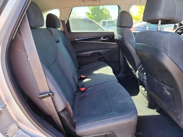 2017 KIA SORENTO L, LX