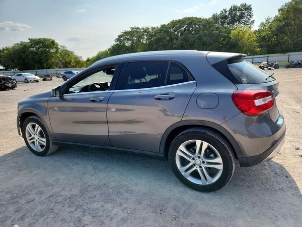 2016 MERCEDES-BENZ GLA
