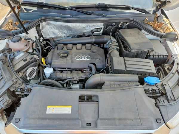 2018 AUDI Q3 — Engine bay