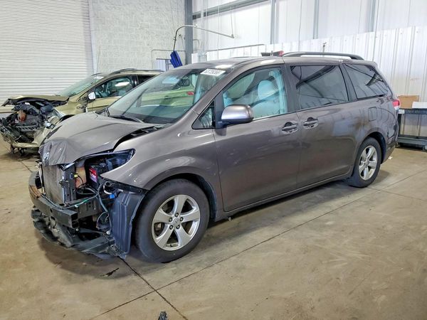 2013 TOYOTA SIENNA