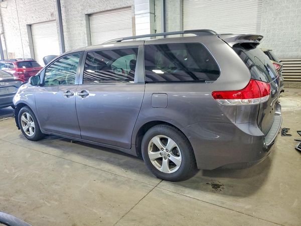 2013 TOYOTA SIENNA