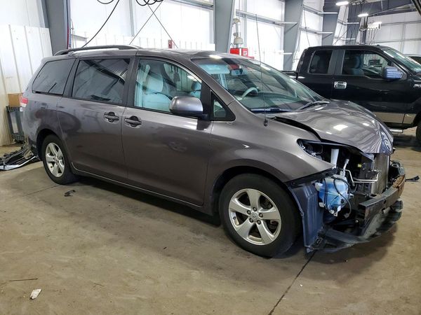 2013 TOYOTA SIENNA