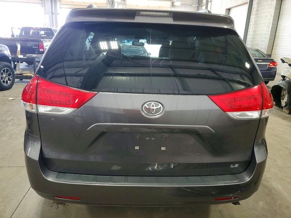 2013 TOYOTA SIENNA