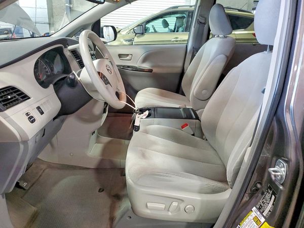 2013 TOYOTA SIENNA