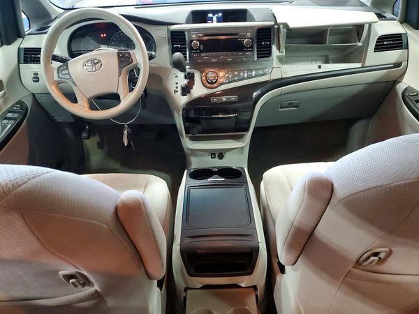 2013 TOYOTA SIENNA