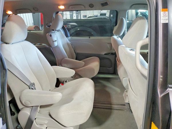 2013 TOYOTA SIENNA