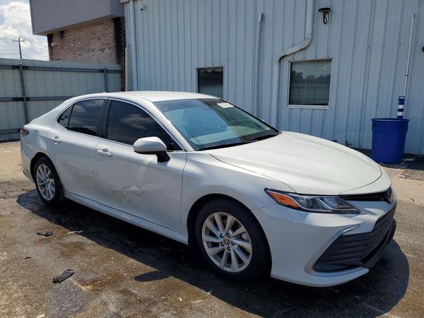 2022 TOYOTA CAMRY LE — Passenger 3/4