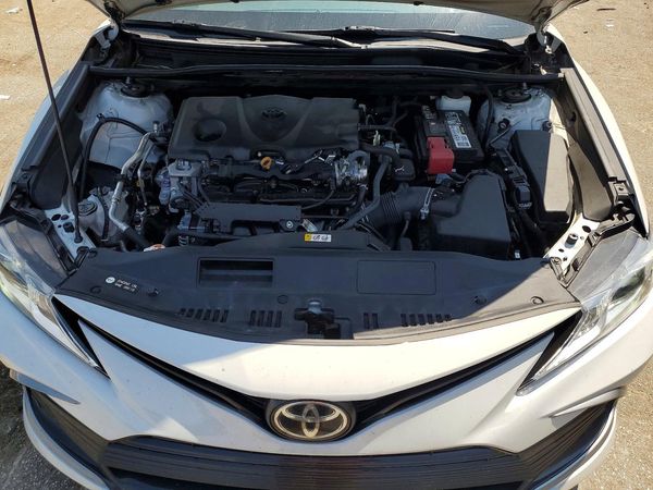 2022 TOYOTA CAMRY LE — Engine bay