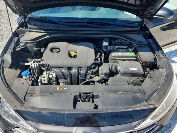2019 HYUNDAI ELANTRA SE