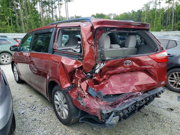 2017 TOYOTA SIENNA LE