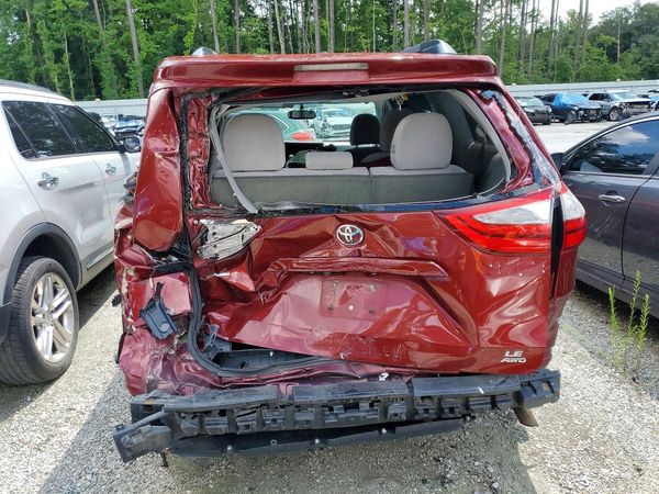 2017 TOYOTA SIENNA LE
