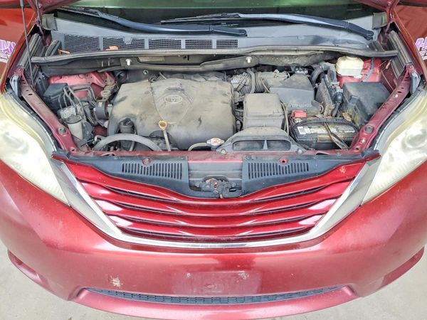 2017 TOYOTA SIENNA LE