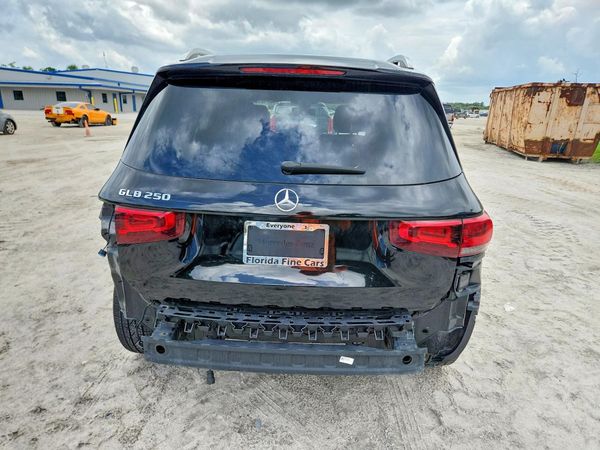 2021 MERCEDES-BENZ GLB GLB250