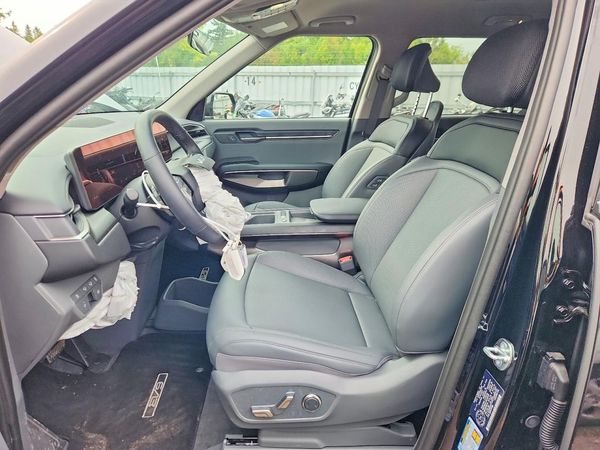 2026 KIA EV9 — DENT