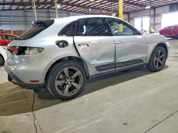 2024 PORSCHE MACAN