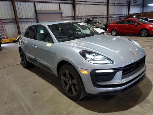 2024 PORSCHE MACAN