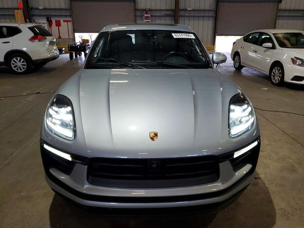 2024 PORSCHE MACAN
