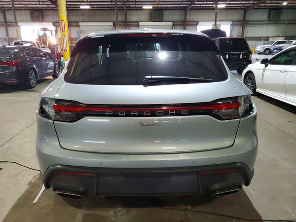 2024 PORSCHE MACAN