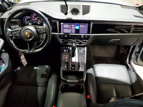 2024 PORSCHE MACAN