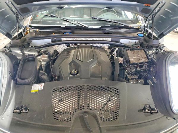 2024 PORSCHE MACAN