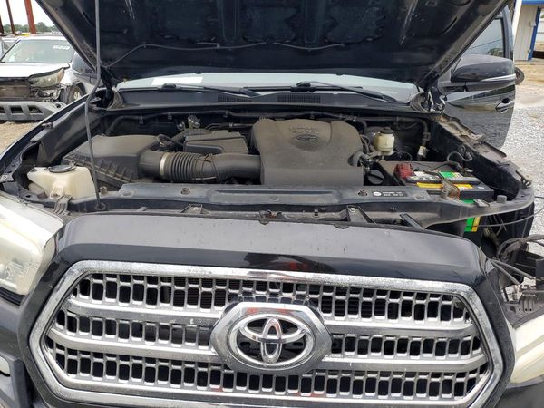 2017 TOYOTA TACOMA
