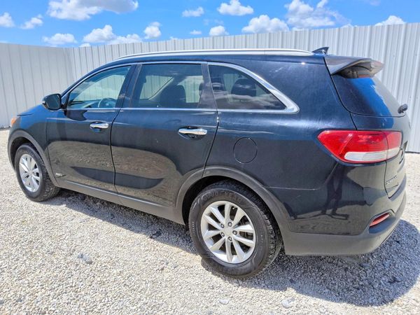 2017 KIA SORENTO L, LX