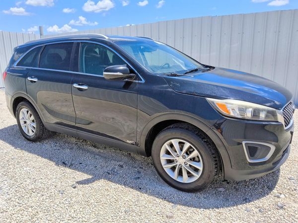 2017 KIA SORENTO L, LX