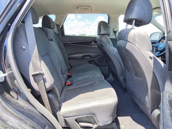 2017 KIA SORENTO L, LX