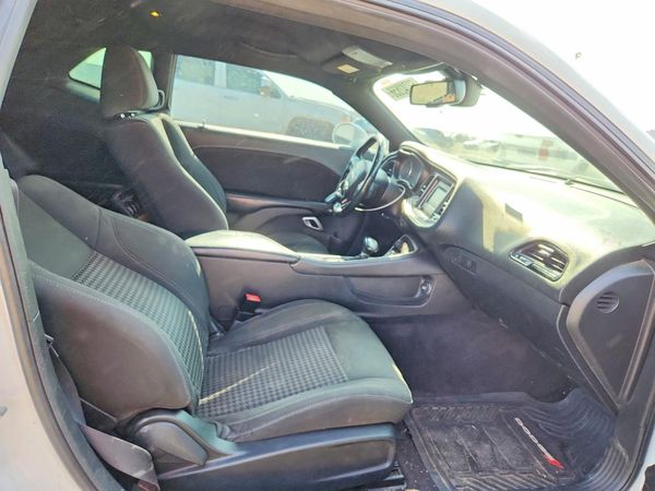 2016 DODGE CHALLENGER SXT