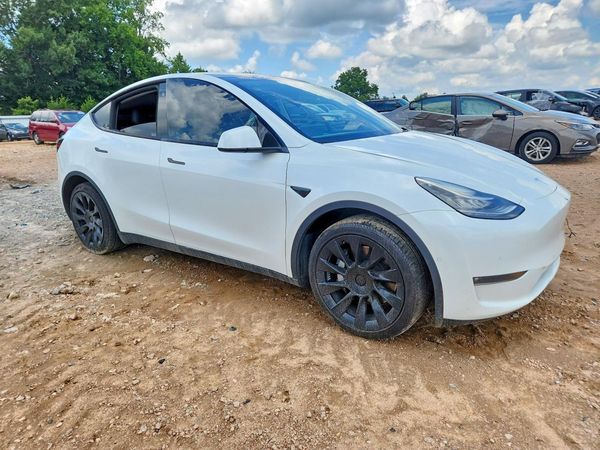 2021 TESLA MODEL Y — Passenger 3/4