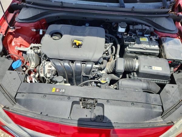 2019 HYUNDAI ELANTRA — Engine bay