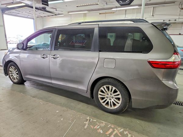2016 TOYOTA SIENNA